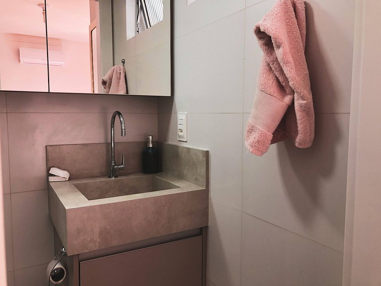 Apê Central 2 Quartos com Tv e AC Av Brasil