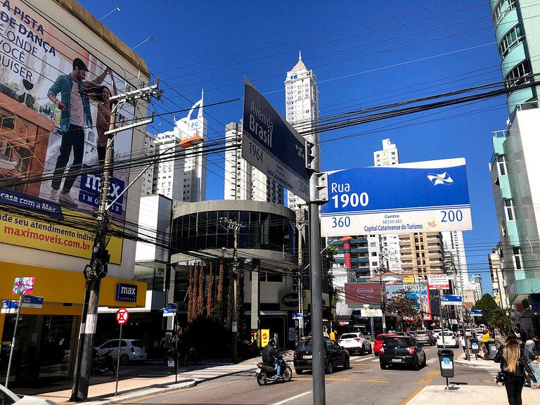 Apê Central 2 Quartos com Tv e AC Av Brasil