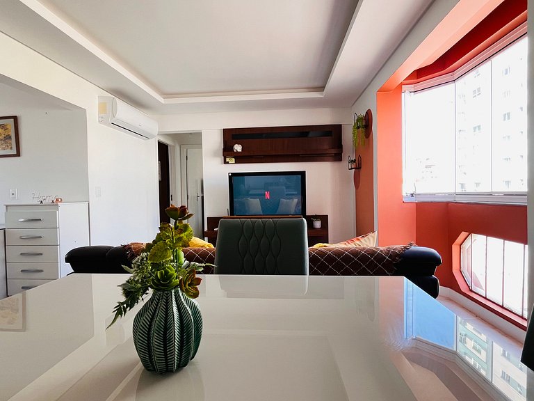 Apê Central 2 Quartos com Tv e AC Av Brasil